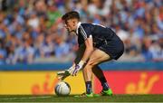 24 June 2018; Evan Comerford of Dublin prepares to take a kick-out during the Leinster GAA Football Senior Championship Final match between Dublin and Laois at Croke Park in Dublin. Photo by Piaras Ó Mídheach/Sportsfile