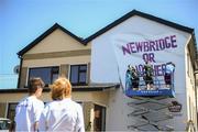 30 June 2018; Kildare supporters watch a mural being painted outside St Conleth's Park prior to the GAA Football All-Ireland Senior Championship Round 3 match between Kildare and Mayo at St Conleth's Park in Newbridge, Kildare. Photo by Stephen McCarthy/Sportsfile