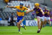 14 July 2018; Shane O'Donnell of Clare in action against Damien Reck of Wexford during the GAA Hurling All-Ireland Senior Championship Quarter-Final match between Clare and Wexford at Páirc Ui Chaoimh in Cork. Photo by Brendan Moran/Sportsfile