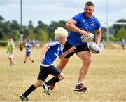 17 July 2018; Leinster's Sean O'Brien with camp participants during the Bank of Ireland Leinster Rugby Summer Camp at Tullow RFC, in Roscat, Tullow, Co. Carlow. Photo by Seb Daly/Sportsfile