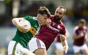 21 July 2018; Lee O'Donoghue of Kerry in action against Eddie O'Sullivan of Galway during the GAA Football All-Ireland Junior Championship Final match between Kerry and Galway at Cusack Park in Ennis, Co. Clare. Photo by Diarmuid Greene/Sportsfile