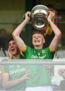 21 July 2018; Meath captain Mathew Costello lifts The Murray Cup alongside team-mate Harry Higgins after the Electric Ireland Leinster GAA Football Minor Championship Final match between Meath and Kildare at Bord na Móna O’Connor Park in Tullamore, Co. Offaly. Photo by Piaras Ó Mídheach/Sportsfile