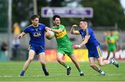 21 July 2018; Ryan McHugh of Donegal in action against Cathal Compton, left, and Sean McDermott of Roscommon during the GAA Football All-Ireland Senior Championship Quarter-Final Group 2 Phase 2 match between Roscommon and Donegal at Dr Hyde Park in Roscommon. Photo by David Fitzgerald/Sportsfile