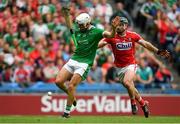 29 July 2018; Aaron Gillane of Limerick kicks wide, after losing his hurley, under pressure from Colm Spillane of Cork during the GAA Hurling All-Ireland Senior Championship semi-final match between Cork and Limerick at Croke Park in Dublin. Photo by Piaras Ó Mídheach/Sportsfile