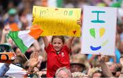 6 August 2018; Ireland supporters during their homecoming at Dame Street in Dublin after finishing second in the Women’s Hockey World Cup in London, England. Photo by Ramsey Cardy/Sportsfile