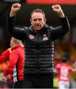 6 August 2018; Derry City manager Kenny Shiels celebrates following the EA Sports Cup semi-final match between Sligo Rovers and Derry City at the Showgrounds in Sligo. Photo by Stephen McCarthy/Sportsfile