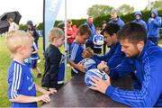 8 August 2018; Leinster players Ross Byrne, front, and Max Deegan with participants during the Bank of Ireland Leinster Rugby Summer Camp at Westmanstown RFC in Clonsilla, Dublin. Photo by Piaras Ó Mídheach/Sportsfile