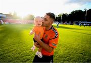 10 August 2018; Stephen Kinch of Inchicore Athletic and his son Alfie prior to the Irish Daily Mail FAI Cup First Round match between Inchicore Athletic and St Patrick's Athletic at Richmond Park in Inchicore, Dublin. Photo by Stephen McCarthy/Sportsfile
