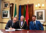 16 August 2018; Republic of Ireland manager Martin O'Neill and Republic of Ireland Women's National Team manager Colin Bell signs the visitors book in the company of Cllr. Mick Finn, Lord Mayor of Cork, at a reception hosted by the Lord Mayor of Cork for a FAI Delegation at City Hall in Cork. Photo by Stephen McCarthy/Sportsfile