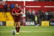17 August 2018; JJ Hanrahan of Munster prepares to kick a penalty during the Keary's Renault pre-season friendly match between Munster and London Irish at Irish Independent Park in Cork. Photo by Diarmuid Greene/Sportsfile
