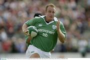30 August 2003; Denis Hickie, Ireland, on his way to score his first try against Italy during the Permanent TSB test between Ireland and Italy at Thomond Park, Limerick. Photo by Matt Browne/Sportsfile