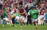 19 August 2018; James Sargent, St Brigid’s PS, Knockloughrim, Co.Derry, representing Galway, in action against Jack Harford, Kilkeary NS, Nenagh, Co Tipperary, representing Limerick, left, during the INTO Cumann na mBunscol GAA Respect Exhibition Go Games at the GAA Hurling All-Ireland Senior Championship Final match between Galway and Limerick at Croke Park in Dublin. Photo by Piaras Ó Mídheach/Sportsfile