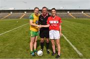 25 August 2018; Referee Brendan Rice with team captains Karen Guthrie of Donegal and Ciara O’Sullivan of Cork before the TG4 All-Ireland Ladies Football Senior Championship Semi-Final match between Cork and Donegal at Dr Hyde Park in Roscommon. Photo by Piaras Ó Mídheach/Sportsfile