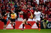 1 September 2018; Darren Sweetnam of Munster on his way to scoring his side's sixth try during the Guinness PRO14 Round 1 match between Munster and Toyota Cheetahs at Thomond Park in Limerick. Photo by Diarmuid Greene/Sportsfile