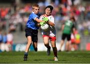 2 September 2018; Ben McGrath, Ballyholland PS, Newry, Co Down, representing Tyrone, in action against Brian Mulvey, Colehill NS, Co Longford, representing Dublin, during the INTO Cumann na mBunscol GAA Respect Exhibition Go Games at the Electric Ireland GAA Football All-Ireland Minor Championship Final match between Kerry and Galway at Croke Park in Dublin. Photo by Eóin Noonan/Sportsfile