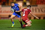 8 September 2018; Jordan Larmour of Leinster is tackled by Steve Cummins of Scarlets during the Guinness PRO14 Round 2 match between Scarlets and Leinster at Parc y Scarlets in Llanelli, Wales. Photo by Stephen McCarthy/Sportsfile