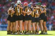 9 September 2018; Kilkenny players in a huddle before the Liberty Insurance All-Ireland Senior Camogie Championship Final match between Cork and Kilkenny at Croke Park in Dublin. Photo by Piaras Ó Mídheach/Sportsfile