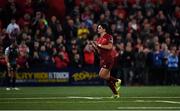 14 September 2018; Joey Carbery of Munster applauds supporters as he leaves the field after being substituted during the Guinness PRO14 Round 3 match between Munster and Ospreys at Irish Independent Park, in Cork. Photo by David Fitzgerald/Sportsfile