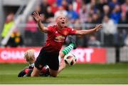 25 September 2018; Nicky Butt of Manchester United Legends is fouled by Johan Mjällby of Republic of Ireland & Celtic Legends, resulting in a penalty, during the Liam Miller Memorial match between Manchester United Legends and Republic of Ireland & Celtic Legends at Páirc Uí Chaoimh in Cork. Photo by Stephen McCarthy/Sportsfile