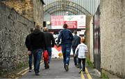 30 September 2018; Bohemians supporters arrive at Dalymount Park prior to the Irish Daily Mail FAI Cup Semi-Final match between Bohemians and Cork City at Dalymount Park in Dublin. Photo by Stephen McCarthy/Sportsfile