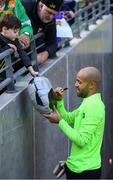 9 October 2018; Darren Randolph with supporters following a Republic of Ireland training session at the Aviva Stadium in Dublin. Photo by Stephen McCarthy/Sportsfile