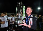 19 October 2018; Dundalk manager Stephen Kenny celebrates with the trophy following the SSE Airtricity League Premier Division following the SSE Airtricity League Premier Division match between Dundalk and Sligo Rovers at Oriel Park in Dundalk, Louth. Photo by Seb Daly/Sportsfile
