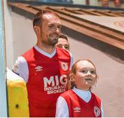 26 October 2018; Conan Byrne of St Patrick's Athletic with his daughter Kayla, age 8, prior to the SSE Airtricity League Premier Division match between St Patrick's Athletic and Derry City at Richmond Park in Dublin. Photo by Tom Beary/Sportsfile