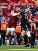 27 October 2018; Peter O’Mahony of Munster tussles with Rory Hughes of Glasgow Warriors during the Guinness PRO14 Round 7 match between Munster and Glasgow Warriors at Thomond Park in Limerick. Photo by Brendan Moran/Sportsfile