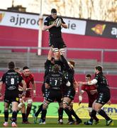 27 October 2018; Scott Cummings of Glasgow Warriors wins a lineout from during the Guinness PRO14 Round 7 match between Munster and Glasgow Warriors at Thomond Park, Limerick. Photo by Brendan Moran/Sportsfile
