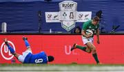 3 November 2018; Jordan Larmour of Ireland on the way to scoring his side's 8th try during the International Rugby match between Ireland and Italy at Soldier Field in Chicago, USA. Photo by Brendan Moran/Sportsfile
