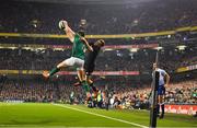 17 November 2018; Jacob Stockdale of Ireland in action against Damian McKenzie of New Zealand during the Guinness Series International match between Ireland and New Zealand at Aviva Stadium, Dublin. Photo by Brendan Moran/Sportsfile