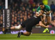 17 November 2018; Bundee Aki of Ireland is tackled by Beauden Barrett of New Zealand during the Guinness Series International match between Ireland and New Zealand at the Aviva Stadium in Dublin. Photo by David Fitzgerald/Sportsfile