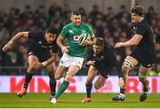 17 November 2018; Rob Kearney of Ireland evades the tackle from Beauden Barrett of New Zealand during the Guinness Series International match between Ireland and New Zealand at the Aviva Stadium in Dublin. Photo by David Fitzgerald/Sportsfile