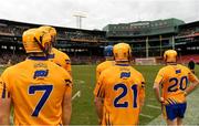 18 November 2018; Clare players look on during the Aer Lingus Fenway Hurling Classic 2018 semi-final match between Clare and Cork at Fenway Park in Boston, MA, USA. Photo by Piaras Ó Mídheach/Sportsfile