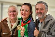 25 November 2018; Kellie Harrington, centre, with her parents, Yvonne, left, and Christy, holds up her gold medal from the AIBA Women's World Boxing Championships Lightweight 60kg Final, during Team Ireland's return from AIBA Women's World Boxing Championship at Dublin Airport, Dublin. Photo by Brendan Moran/Sportsfile