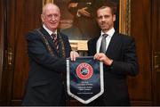 30 November 2018; Lord Mayor of Dublin Nial Ring, left, and UEFA President Aleksander Ceferin, with their UEFA pennant at a EURO88 Republic of Ireland squad reception at the Mansion House in Dublin. Photo by Stephen McCarthy/Sportsfile