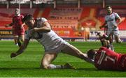 7 December 2018; Jacob Stockdale of Ulster on his way to scoring his side's first try despite the tackle of James Davies of Scarlets during the European Rugby Champions Cup Pool 4 Round 3 match between Scarlets and Ulster at Parc Y Scarlets in Llanelli, Wales. Photo by Ramsey Cardy/Sportsfile