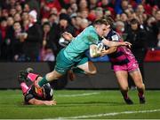 11 January 2019; Rory Scannell of Munster evades the tackle of Ed Slater, left, and Callum Braley of Gloucester on his way to scoring his side's second try during the Heineken Champions Cup Pool 2 Round 5 match between Gloucester and Munster at Kingsholm Stadium in Gloucester, England. Photo by Seb Daly/Sportsfile