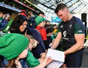 15 February 2019; Peter O'Mahony meets supporters following an Ireland rugby open training session at the Aviva Stadium in Dublin. Photo by Seb Daly/Sportsfile