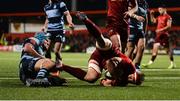 5 April 2019; CJ Stander of Munster scores his side's third try despite the efforts of Olly Robinson of Cardiff Blues during the Guinness PRO14 Round 19 match between Munster and Cardiff Blues at Irish Independent Park in Cork. Photo by Diarmuid Greene/Sportsfile