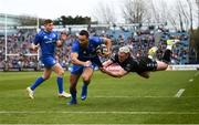 13 April 2019; Dave Kearney of Leinster on his way to scoring his side's first try despite the tackle of Stuart Hogg of Glasgow Warriors during the Guinness PRO14 Round 20 match between Leinster and Glasgow Warriors at the RDS Arena in Dublin. Photo by Stephen McCarthy/Sportsfile