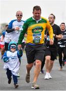 14 April 2019; Ray Dowling with his son Jack, aged 3, competing in the Great Ireland Run 2019 in conjunction with AAI National 10k Championships at Phoenix Park in Dublin. Photo by Sam Barnes/Sportsfile