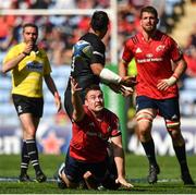 20 April 2019; Niall Scannell of Munster is tackled by George Kruis of Saracens during the Heineken Champions Cup Semi-Final match between Saracens and Munster at the Ricoh Arena in Coventry, England. Photo by Brendan Moran/Sportsfile