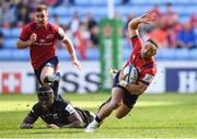 20 April 2019; Alby Mathewson of Munster is tackled by Maro Itoje of Saracens during the Heineken Champions Cup Semi-Final match between Saracens and Munster at the Ricoh Arena in Coventry, England. Photo by David Fitzgerald/Sportsfile