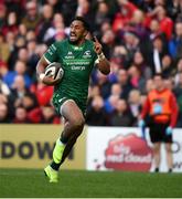 4 May 2019; Bundee Aki of Connacht on his way to scoring his side's first try during the Guinness PRO14 quarter-final match between Ulster and Connacht at Kingspan Stadium in Belfast. Photo by David Fitzgerald/Sportsfile