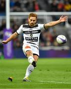 10 May 2019; Ihaia West of La Rochelle kicks a penalty during the Heineken Challenge Cup Final match between ASM Clermont Auvergne and La Rochelle at St James' Park in Newcastle Upon Tyne, England. Photo by Brendan Moran/Sportsfile