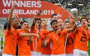 19 May 2019; The Netherlands team, including Ian Maatsen, no.8, celebrate with the trophy after the 2019 UEFA U17 European Championship Final match between Netherlands and Italy at Tallaght Stadium in Dublin, Ireland. Photo by Brendan Moran/Sportsfile