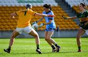 5 August 2019; Sinéad Aherne of Dublin on her way to scoring a second half goal despite the efforts of Laura Fitzgerald, left, and Ciara Murphy of Kerry during the TG4 All-Ireland Ladies Football Senior Championship Quarter-Final match between Dublin and Kerry at Bord na Móna O'Connor Park in Tullamore, Offaly. Photo by Piaras Ó Mídheach/Sportsfile