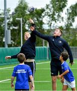 7 August 2019; Leinster players James Tracy, left, and Rory O’Loughlin with participants during the Bank of Ireland Leinster Rugby Summer Camp at Lansdowne FC in Dublin. Photo by Piaras Ó Mídheach/Sportsfile