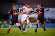9 August 2019; Jaze Kabia of Shelbourne in action against Conor Levingston, left, and Keith Buckley of Bohemians during the Extra.ie FAI Cup First Round match between Bohemians and Shelbourne at Dalymount Park in Dublin. Photo by Stephen McCarthy/Sportsfile